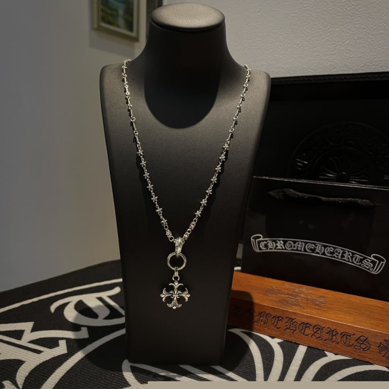 Ch**me He**ts necklaces